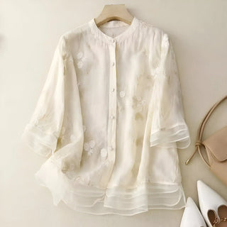 Isabella | Blouse brodée boutonnée