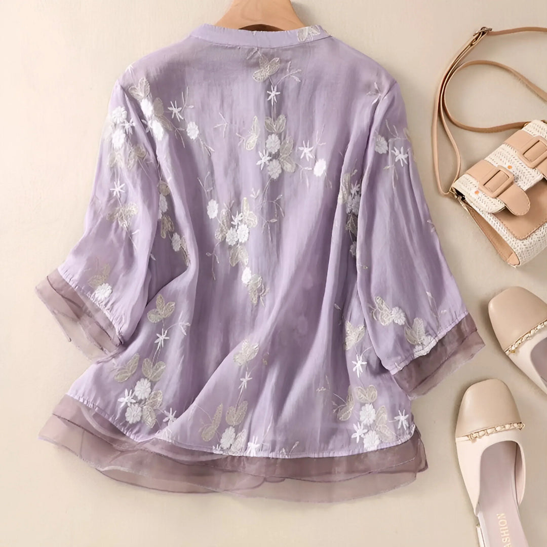 Isabella | Blouse brodée boutonnée