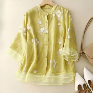 Isabella | Blouse brodée boutonnée