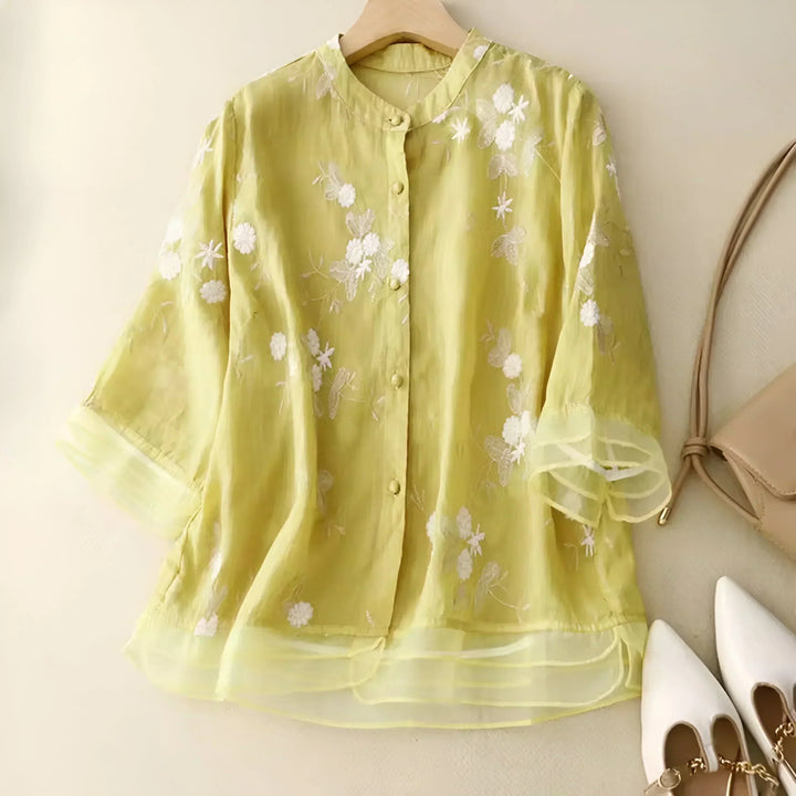 Isabella | Blouse brodée boutonnée